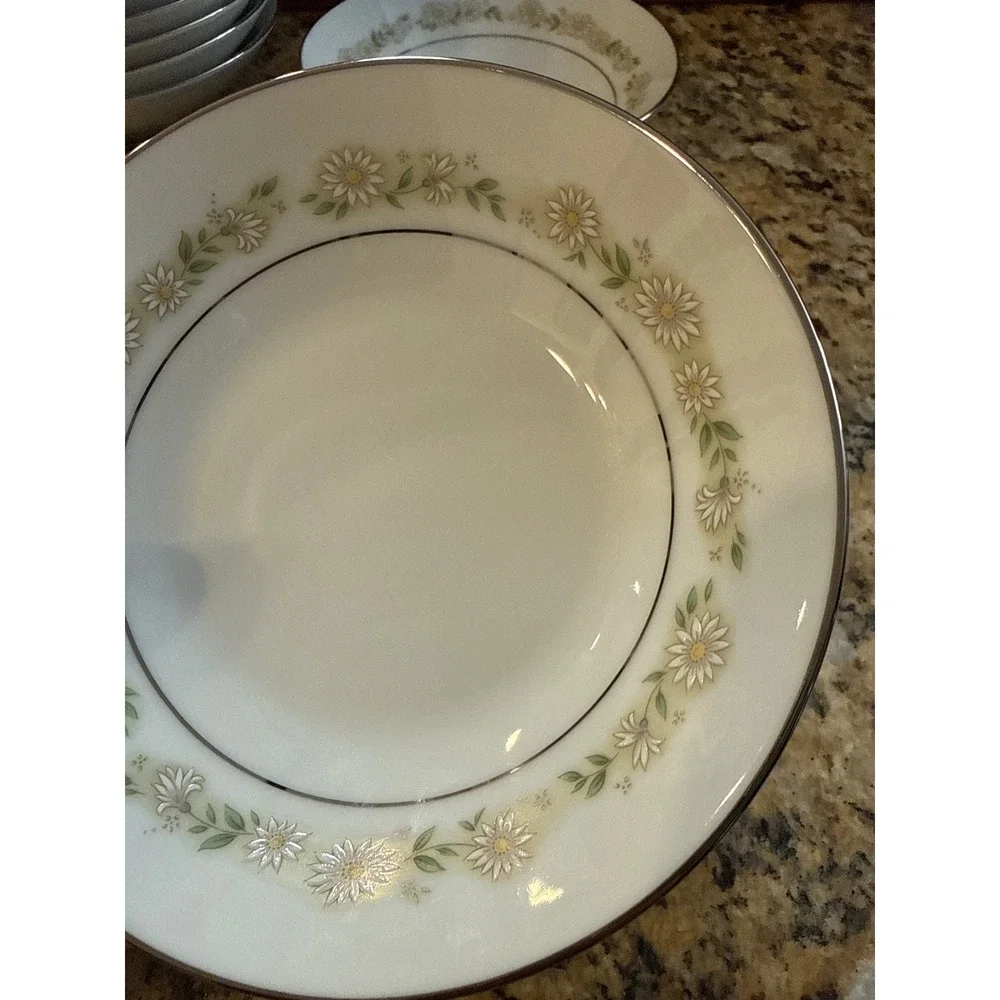 Noritake Trilby 6908 Fruit Dessert Bowl White Daisy Floral Platinum‎ Trim Japan